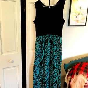 Sleeveless Maxi Black and colored pattern bottom